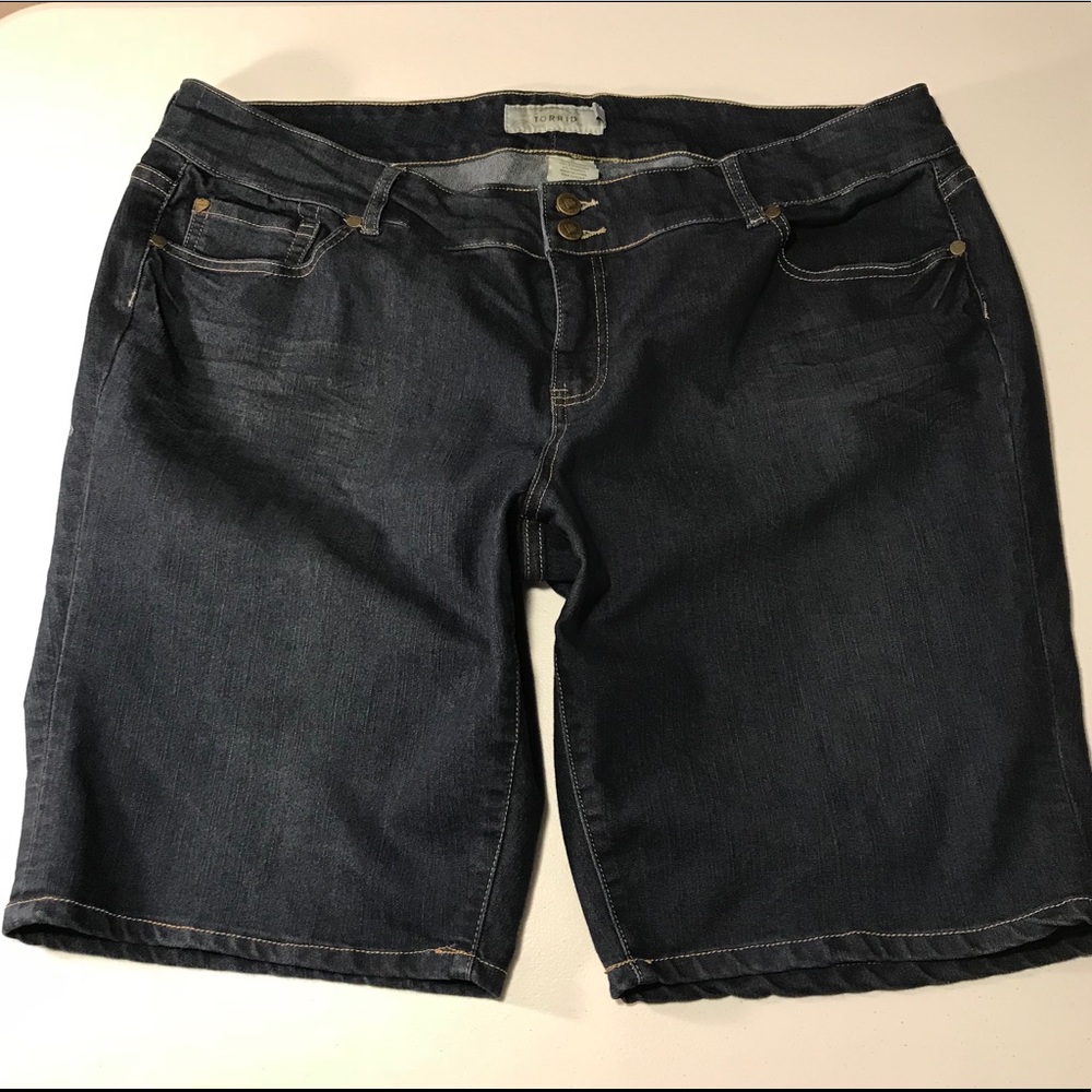 Torrid Denim Shorts sz 22 || Dark Wash Two Button